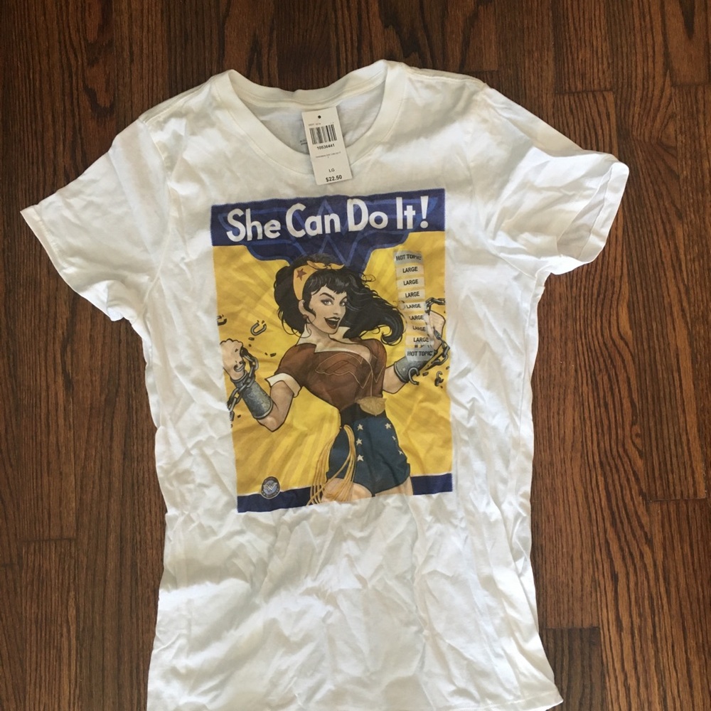 HOT TOPIC Wonder Woman T-Shirt